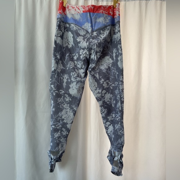 NWOT Free People Print Wave Rider Pocket Leggins - Picture 3 of 3